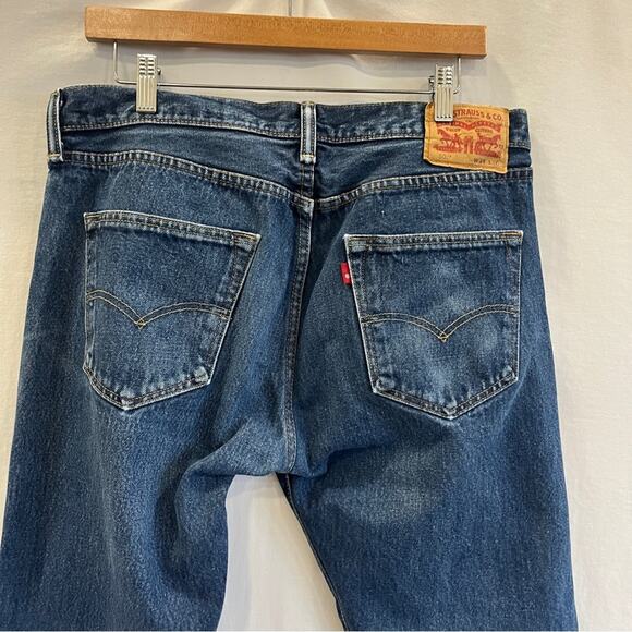Levi's 501 Buttonfly Straight Medium Wash Denim Jeans Mens 34x30 Classic Basic - Picture 6 of 11